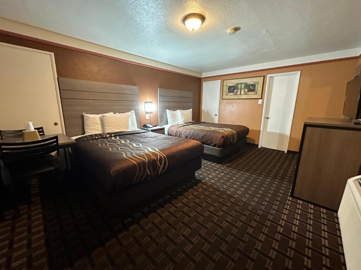 New Corral Motel Викторвилл Экстерьер фото